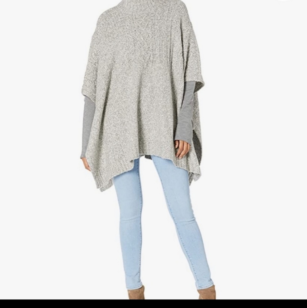 Ugg Joanna Poncho Style Pullover sweater xs/small Designer Sherpa Warm Oversized